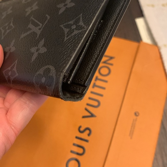 LV billfold - Picture 10 of 17